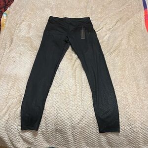 Leggings with zipper side pockets